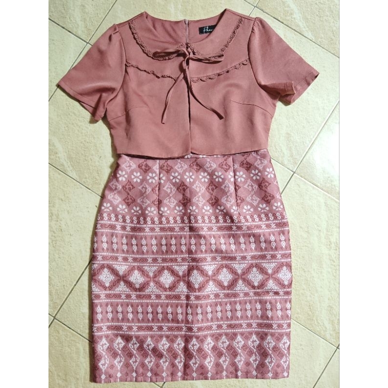 เดรสทำงานป้ายphawi shop ไซส์ xl อก38 เอว 32 ยาว 38 สะโพก 40 สีหมาก