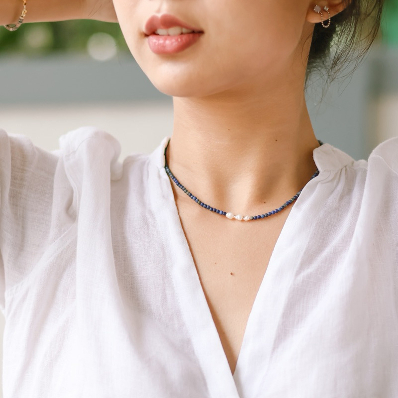 JEWILA Shiny Wave สร้อยคอหินนำโชค Lapiz Lazuli ไข่มุกน้ำจืด หินมงคลเสริมการเงิน สติปัญญา ความสำเร็จ