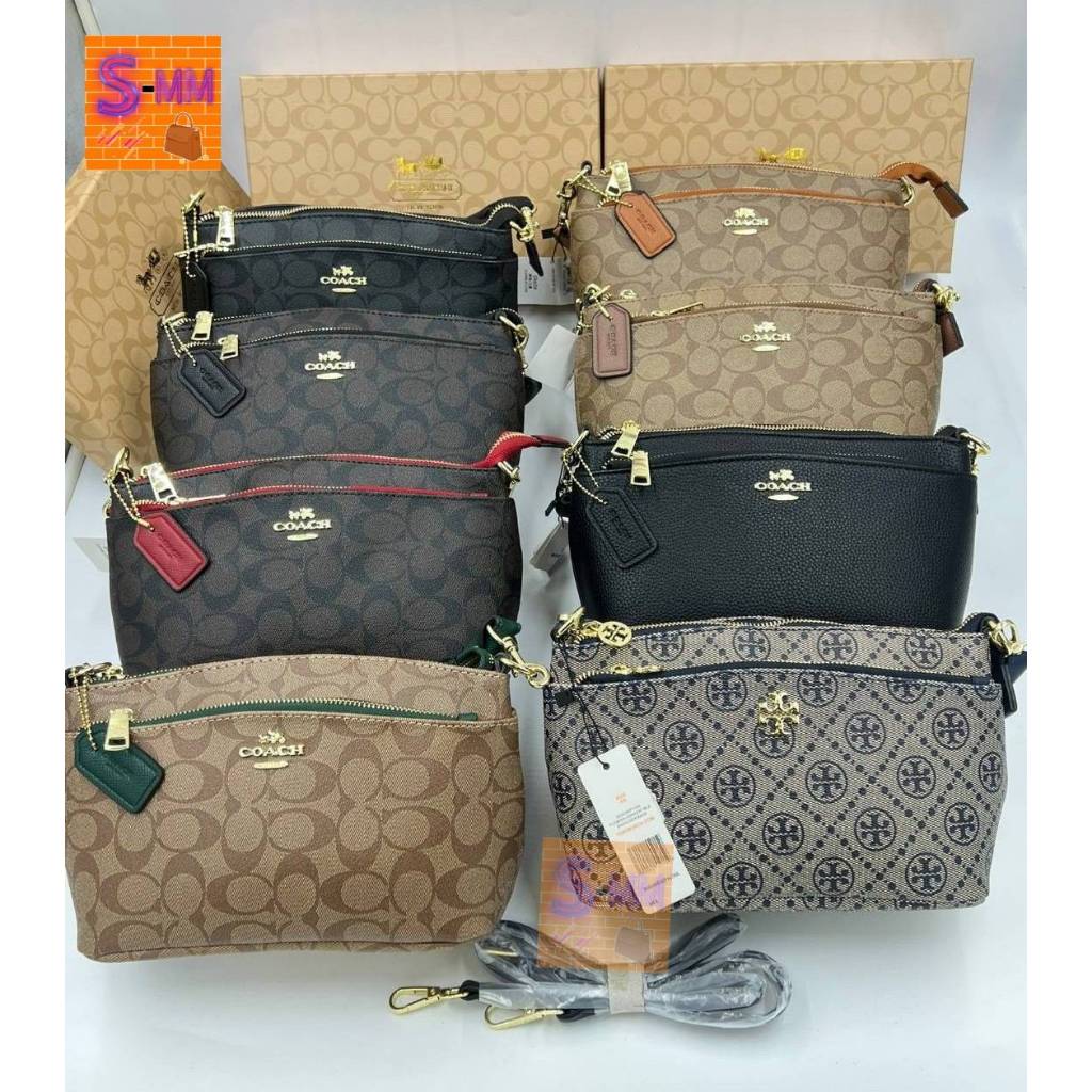 💁🏻‍♀️💁🏻‍♀️มาใหม่🔥 สะพาย #Coach กระเป๋าสะพายข้าง มี 3 ช่องขนาด 10 นิ้วงานสวยมีอุปกรณ์ครบตามรูป 👩🏻 กำลังฮิตมีทรายถือด้วย ✨