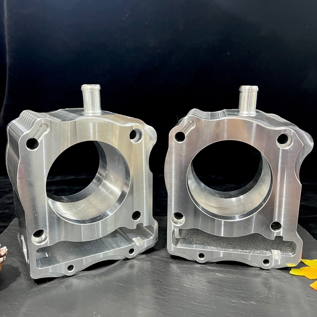 เสื้อสูบXmax300 CNC เสื้อXmax มีขนาดยาว 85/90 มม.เจาะท่อน้ำข้างมาเรียบร้อย ใช้ตัวดันโซ่ของเดิมได้เลย - รูปที่ 2