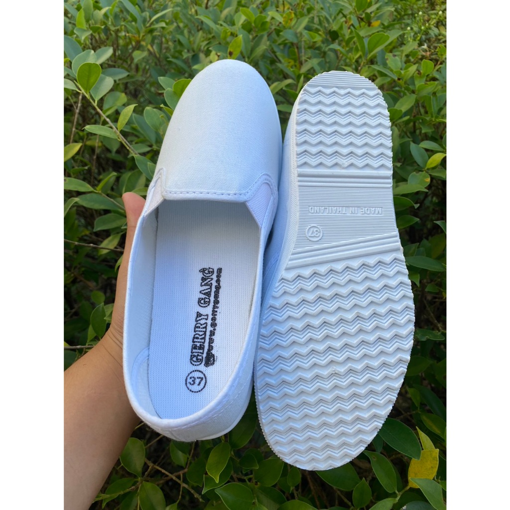 (G300) รองเท้าหุ้มส้น ใส่เที่ยว ใส่ทำงาาน พร้อมส่ง รองเท้ามี3สีให้เลือก #Gerryga