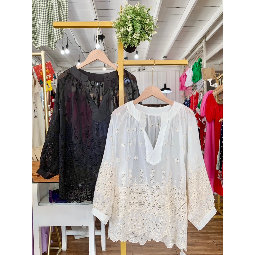 *0-1012WS เสื้อคอจีนชีฟองลูกไม้ฉลุชายหยัก รุ่นนี้แอบเซ็กซี่เบาๆ ตามสไตล์ร้านเราเลยค่าาา.:｡ *ﾟ