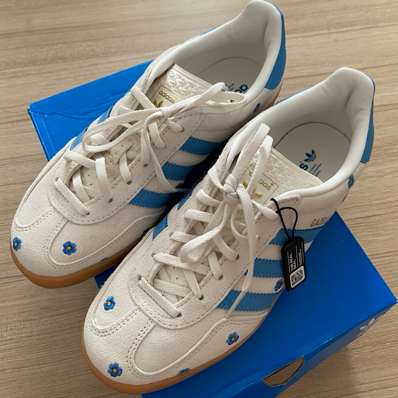 พร้อมส่ง used Adidas gazelle indoor light blue floral size USW 7 (24cm)