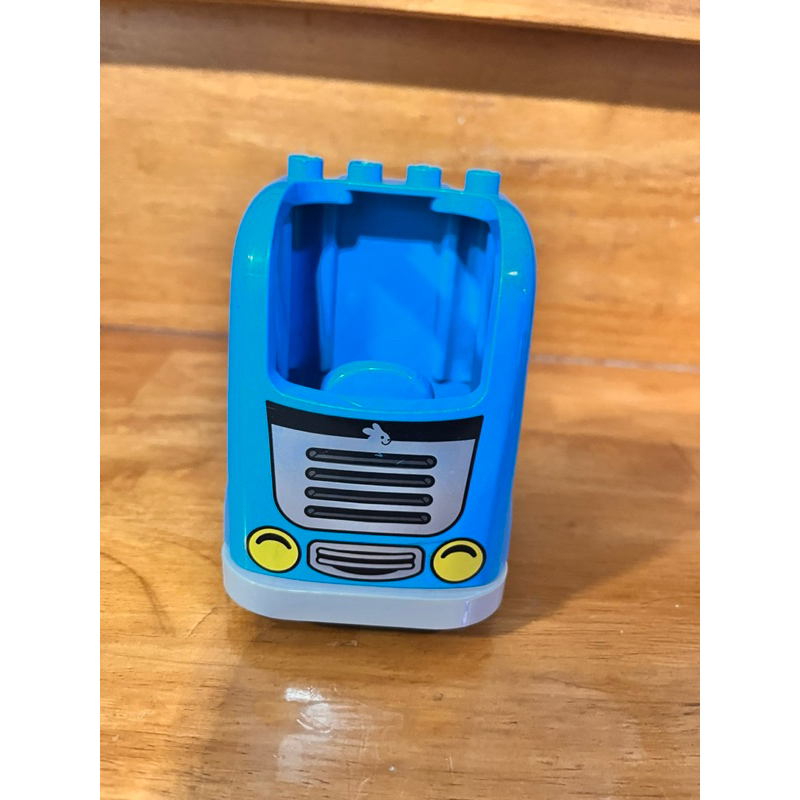 Duplo legoแท้มือสอง รถบรรทุกคันใหญ่สีฟ้า ถอดล้อได้ มีตำหนิปุ่มด้านบน4ปุ่มและด้านข้างมีรอยขาว1จุด บริ