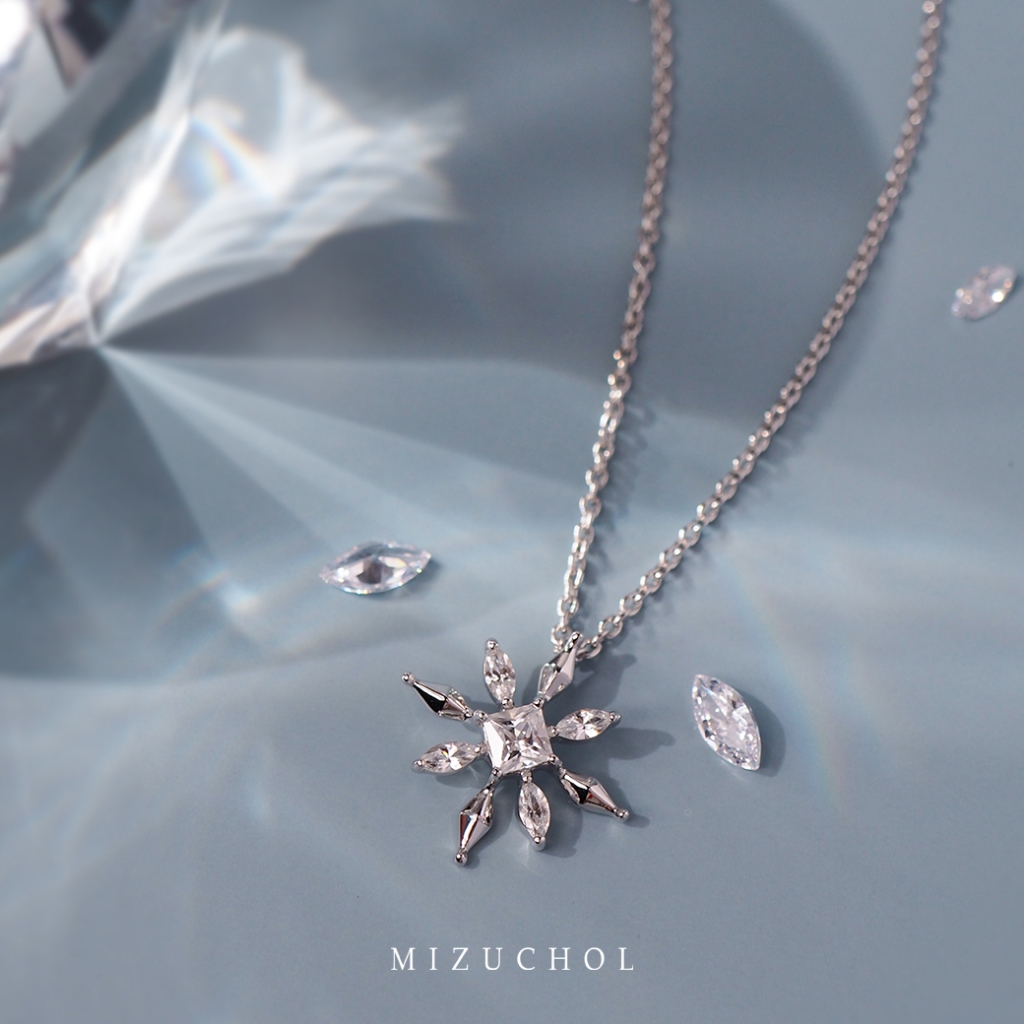 Mizuchol قلادة فضة مطلية ذهب أبيض بزركون Shimmering Snowflake — صورة 7
