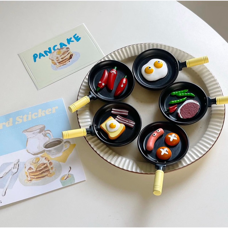 (พร้อมส่ง) ตัวติดตู้เย็นน้องกระทะ magnet ติดตู้เย็นน่ารัก