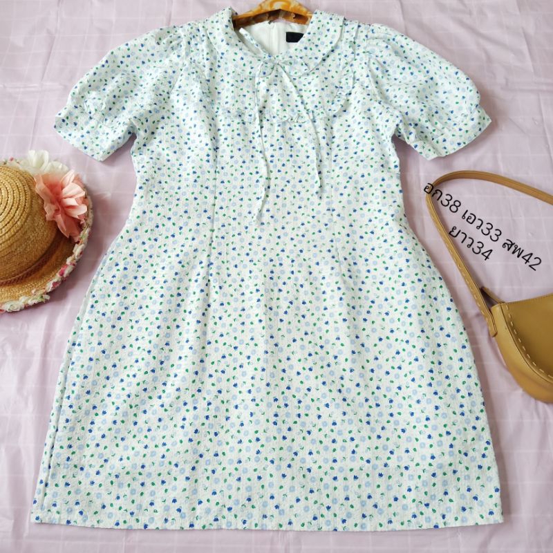 AP STYLE เดรสแขนตุ๊กตาสีขาวลายดอกฟ้า ผ้านูนคอบัวผูกโบว์ size XL