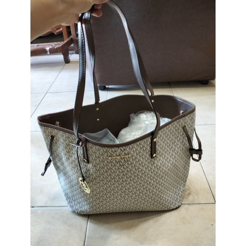 กระเป๋าหนังมือสอง แบรนด์ MK