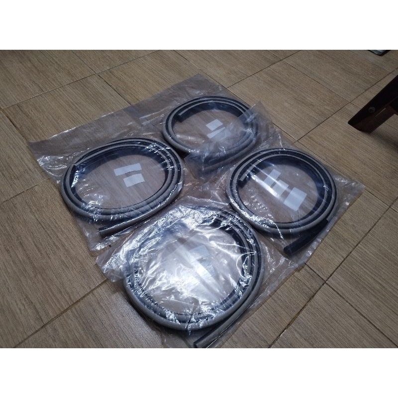 ยางกระดูกงู toyota camry 2002-2006 ACV30,31 อะไหล่แท้ toyota ของแท้ 100% สีครีมดำ - รูปที่ 4