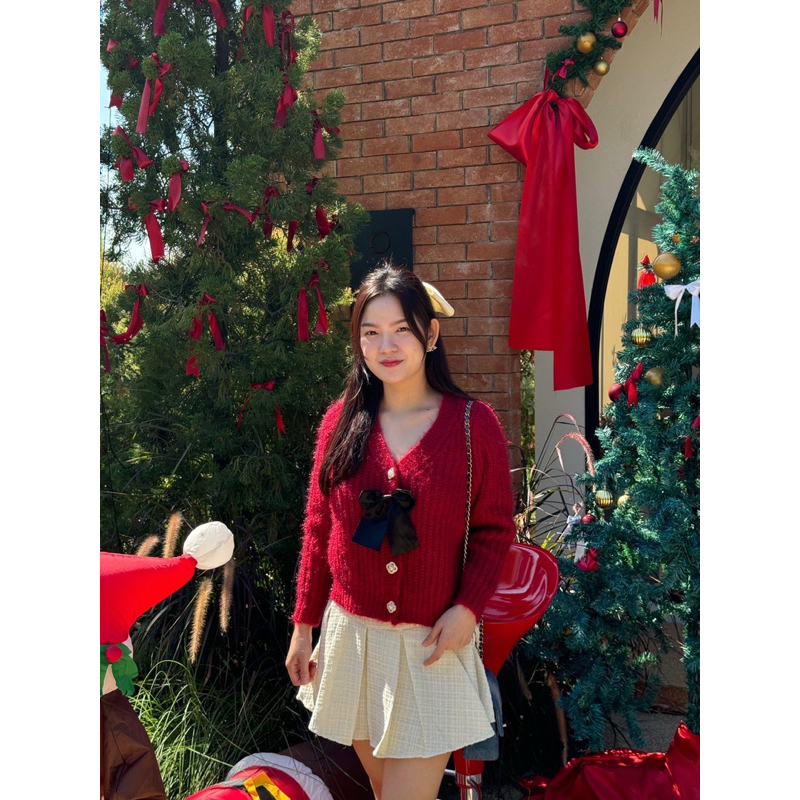 M220 Red Knit Cardigan เสื้อคาร์ดิแกนตัวสีแดงแบบสวยเริ่ด ลุกคุณสุดๆ มีดีเทลโบว์สีดำ รับคริสมาสต์ Basicsbysita