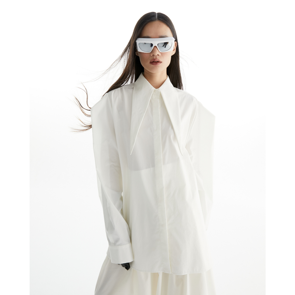 The SRT X14 (TBL245) Snowpiercer Oversized Shirt - เสื้อเชิ้ตโอเวอร์ไซส์แขนยาว ปกแหลม สีขาว