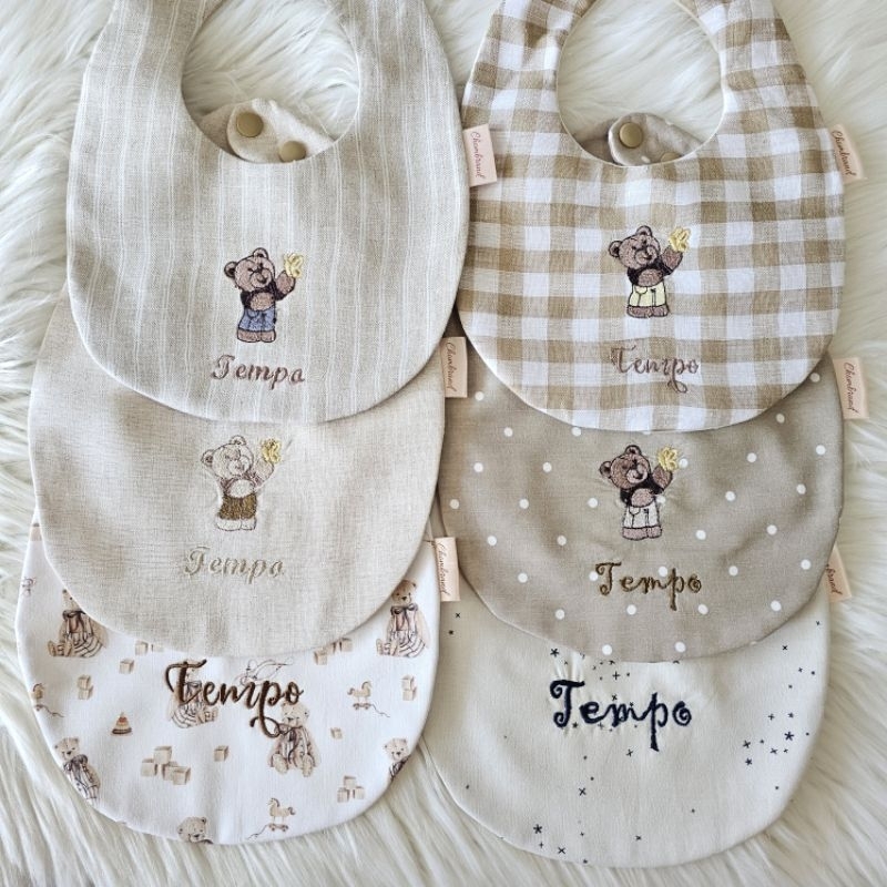 ผ้ากันเปื้อนน้อนหมีปักชื่อ