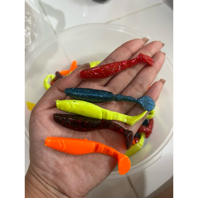 หนอนยางราคาประหยัด 1 ซอง 15 ตัว คละสี