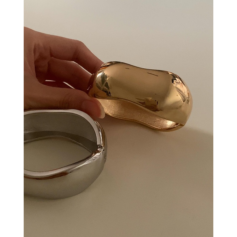 HER OBJECTIVE_HER VIDA BIG BOLD CURLY BRACELET