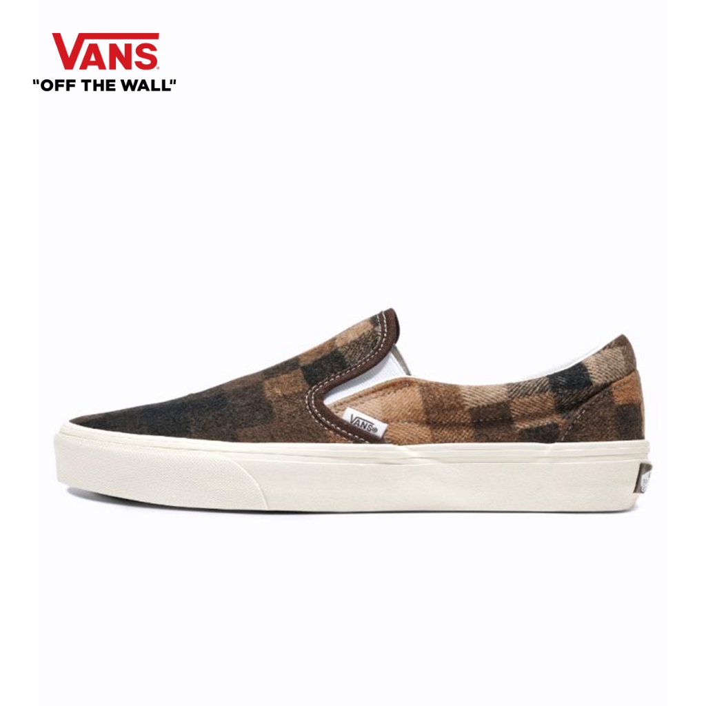 VANS CLASS SLIP-ON - SWEATER CHECK BROWN รองเท้า รองเท้าผ้าใบ ผู้ชาย ผู้หญิง