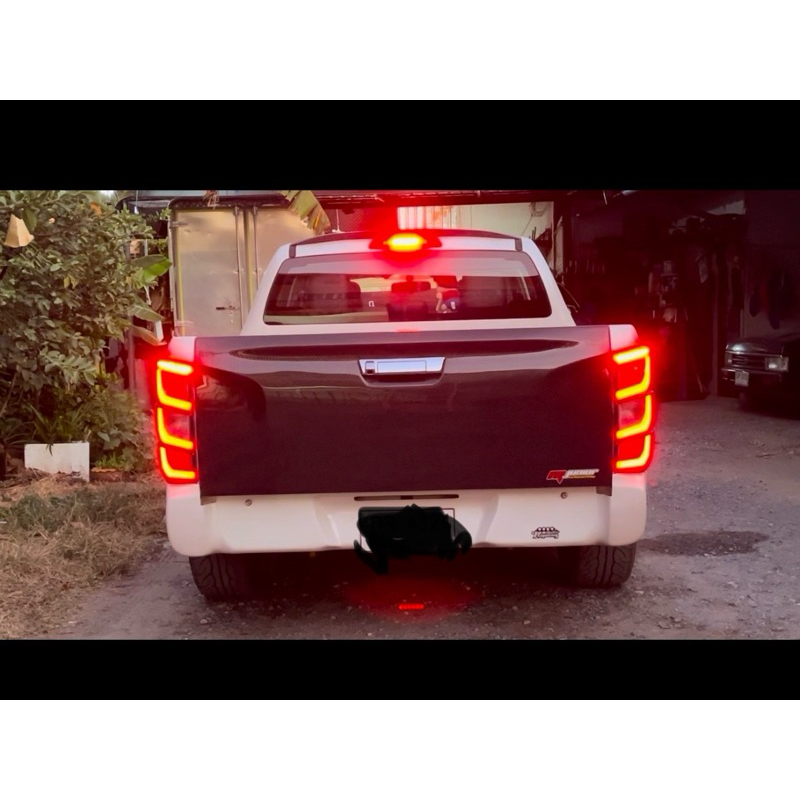 แก้ไฟเบรค2024ติด4ดวง(ไฟแท้ติดรถ ตอนเปิดไฟหรี่แล้วเบรค3เส้นล่างจะไม่สว่างขึ้นมาเหมือนไฟเทียม)1ชุดได้2ชิ้นซ้าย ขวา