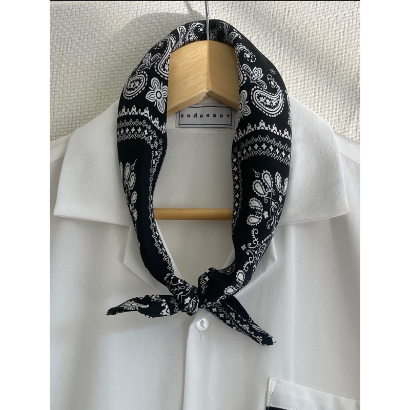ผ้าพันคอลายผ้าเช็ดหน้าสีดำ (สินค้าแถมฟรี!กับชุดเซ็ต ไม่มีจำหน่าย!)