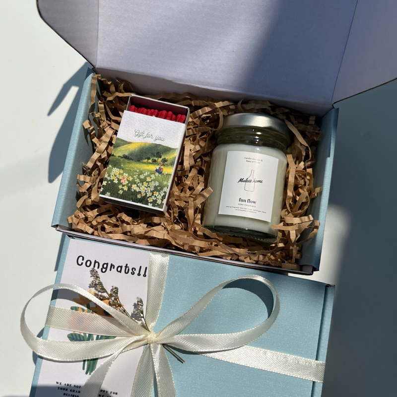 Gift Box G49ฟ้า ของขวัญเทียนหอม 60 ml ฝาเงิน ของขวัญรับปริญญา ปัจฉิม สวัสดีปีใหม่