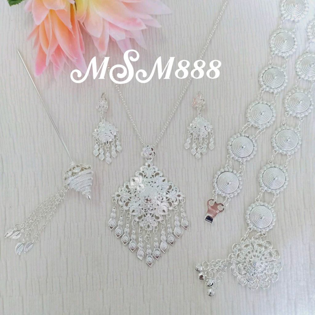 ชุดเซ็ทเครื่องประดับชุดไทยสีเงินขาว set 4 ชิ้น (ต่างหูแบบหนีบ) ใส่ได้ทั้งเด็กและผู้ใหญ่ รหัสK8711