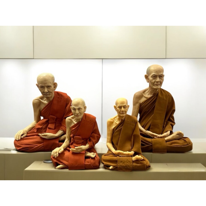 หลวงปู่มั่น หลวงปู่ศุข หลวงตาบัว ขนาด5นิ้ว และ9นิ้ว รูปเหมือนไฟเบอร์กลาส
