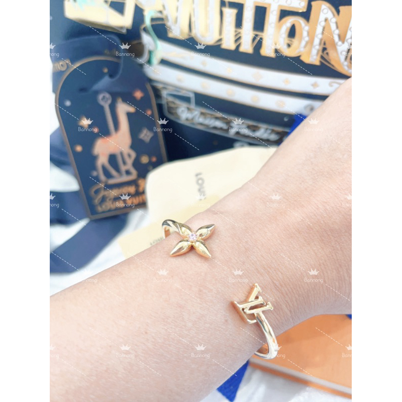 ⭐️ Louis Vuitton ⭐️ M1441M กำไลข้อมือ Louisette Signature  กำไรข้อมือ ที่เหล่าตัวแม่ต้องมี