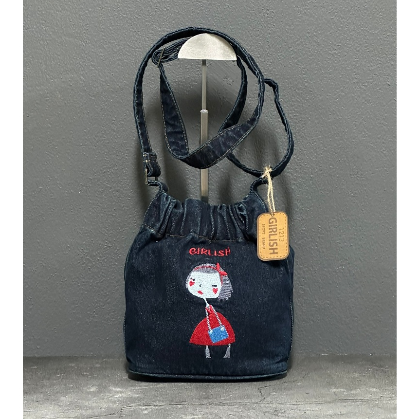 AEIOU No.300 กระเป๋ายีนส์สะพายข้างทรงขนมจีบ Girlish รุ่น ตุ๊กตา (กว้าง10นิ้ว สูง9นิ้ว)