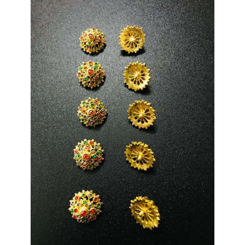 พร้อมส่งกระดุมทองเหลือง100% แท้ไม่ได้ชุบ 1ชุดมี5เม็ดฝังพลอยจากฝีมือช่างมืออาชีพ