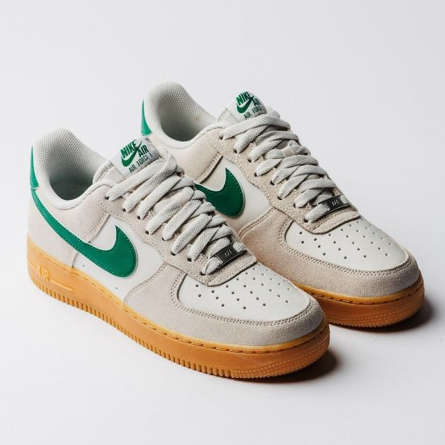 NIKE - Air Force 1’07 LV8 ( M 11US)