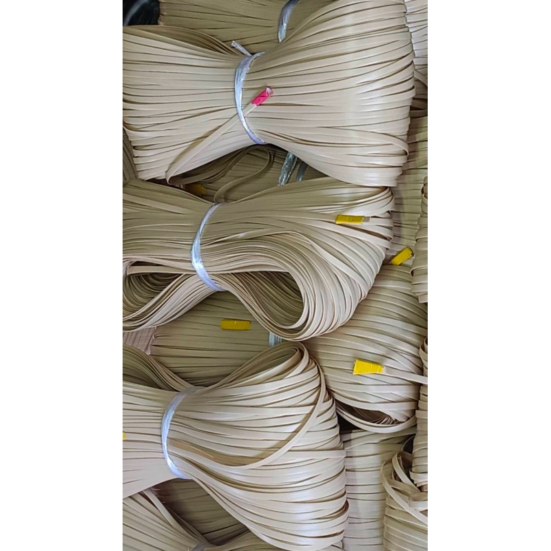 เส้นเเบนนูน 1ข้าง สีครีมเบจ กว้าง6มิล หนา 0.8 มิล ม้วนละ 1 กิโลกรัม