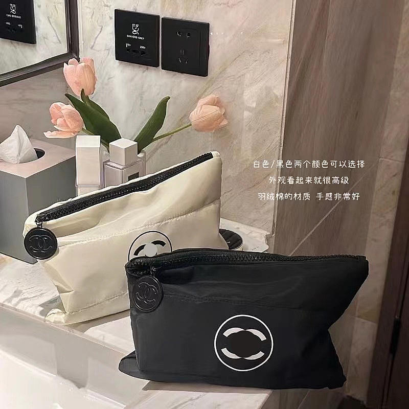 สินค้าสวยตรงปก งานคุณภาพ กระเป๋าเครื่องสำอางค์ Ch ใส่ของได้เยอะ กันน้ำได้ อเนกประสงค์