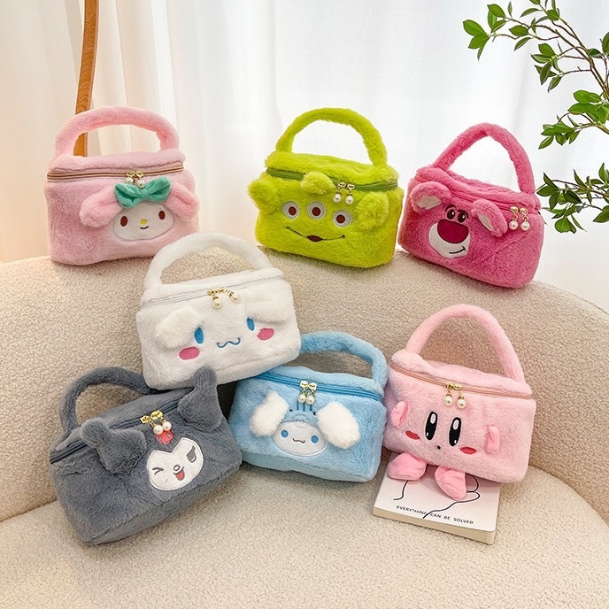 กระเป๋าใส่เครื่องสำอาง ขนนิ่ม ใส่ของได้เยอะ ลายการ์ตูน มีหูหิ้ว แบบพกพา พร้อมส่งจากไทย