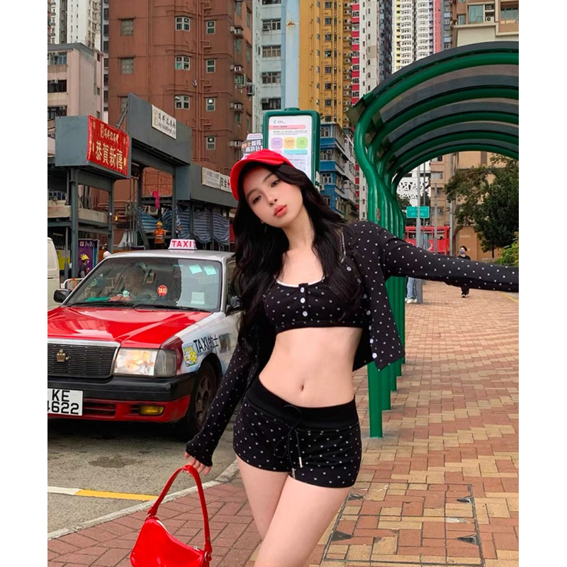 [พร้อมส่ง]Lena Set ชุดว่ายน้ำเซต ทูพีชกางเกงขาสั้น+เสื้อคลุมแขนยาวลายสีดำ สวยแพง