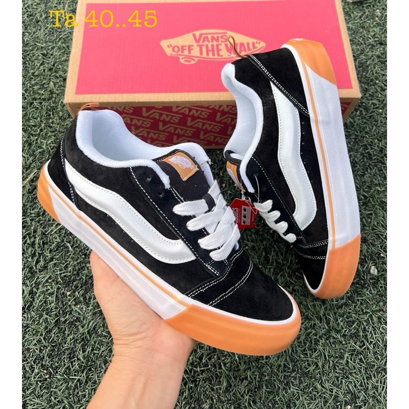 รุ่นใหม่🔥 รองเท้าผ้าใบ เอาใจสายเท่ ใส่ได้ทั้งผู้ชายและผู้หญิง (size37-45)แถมกล่อง✅