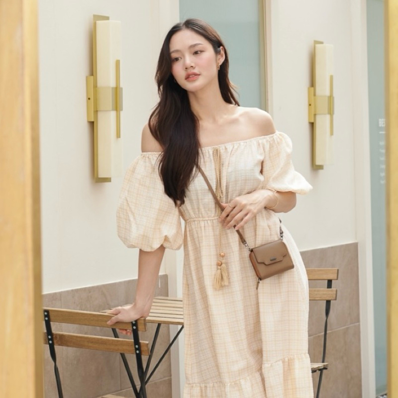 ALOT กระเป๋าสตางค์เสริมดวงใบสั้น รุ่น XS Series สี Coffee / สาววันอังคาร