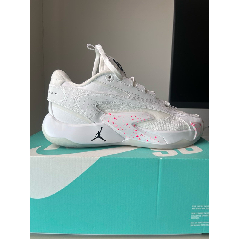 รองเท้าผู้ชาย NIKE Luka 2 PF สีขาว