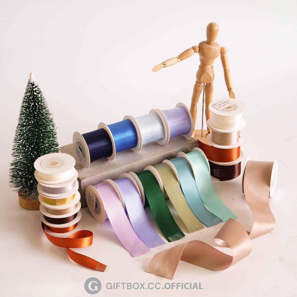 Ribbon - ริบบิ้นเนื้อผ้าซาติน ความกว้าง ขนาด 2.5 cm. ความยาว 3 เมตร มันวาวสองหน้า ริบบิ้นทำโบว์ ริบบิ้น ผูกโบว์