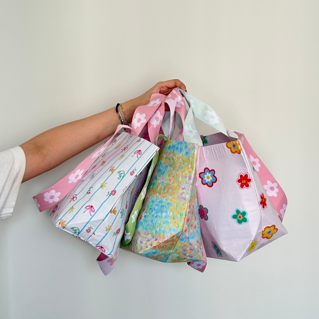 amuse stuff-flower picnic bag RPET กระเป๋ารีไซเคิลแบบพับได้ ลายดอกไม้🌷