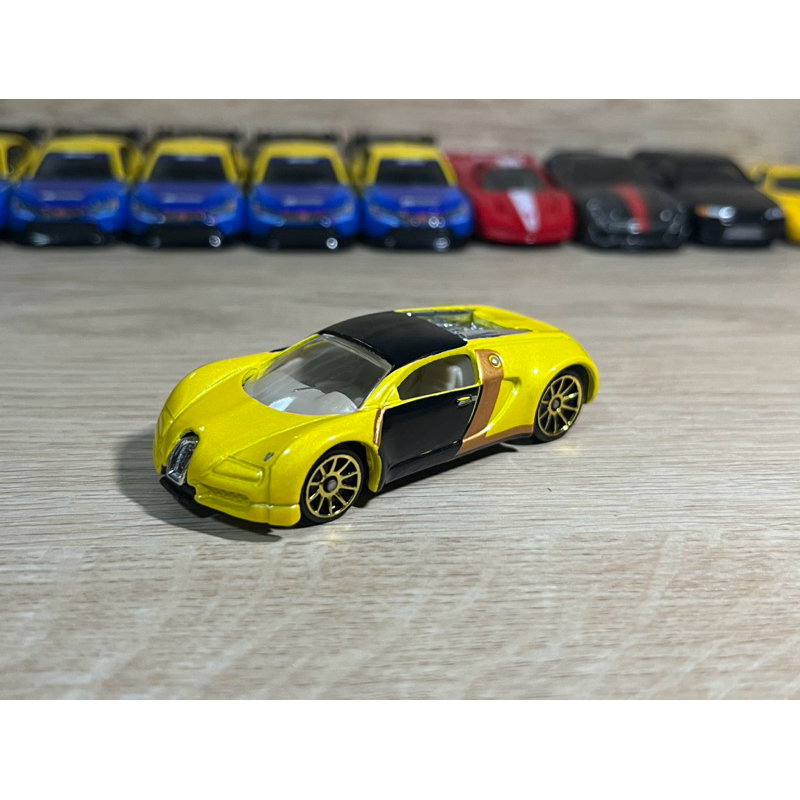 Hot Wheels Mystery Car Bugatti Veyron ปี 2008