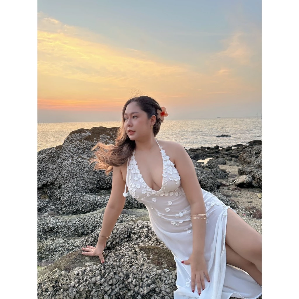 Sunset Dress เดรสยาวเหมาะสำหรับใส่ไปทะเล