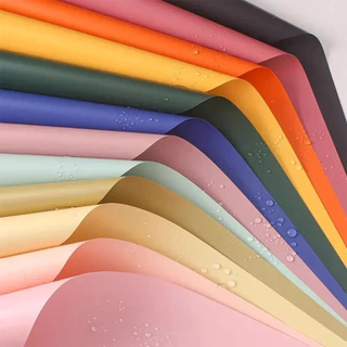 กระดาษห่อช่อดอกไม้ แพ็คละ 20แผ่น สีเดียว และ สองสี วัสดุกันน้ำ สไตล์เกาหลี กระดาษจัดช่อดอก การห่อช่อดอกไม้ 56x56 ซม.