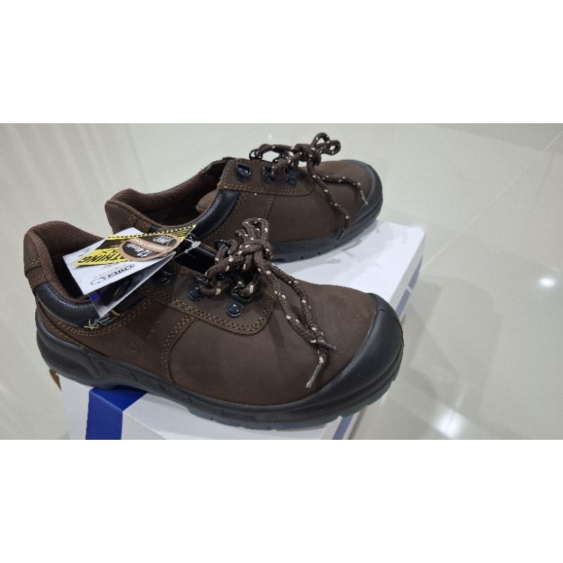 รองเท้าเซฟตี้ OTTER สีน้ำตๅล มือ1