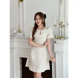 【Karlyn】FZ-CC-H26# มินิเดรสแขนสั้น สีพื้น แต่งดีเทลคอผูกโบว์ เรียบหรูดูแพง สวยละมุนสุดๆ