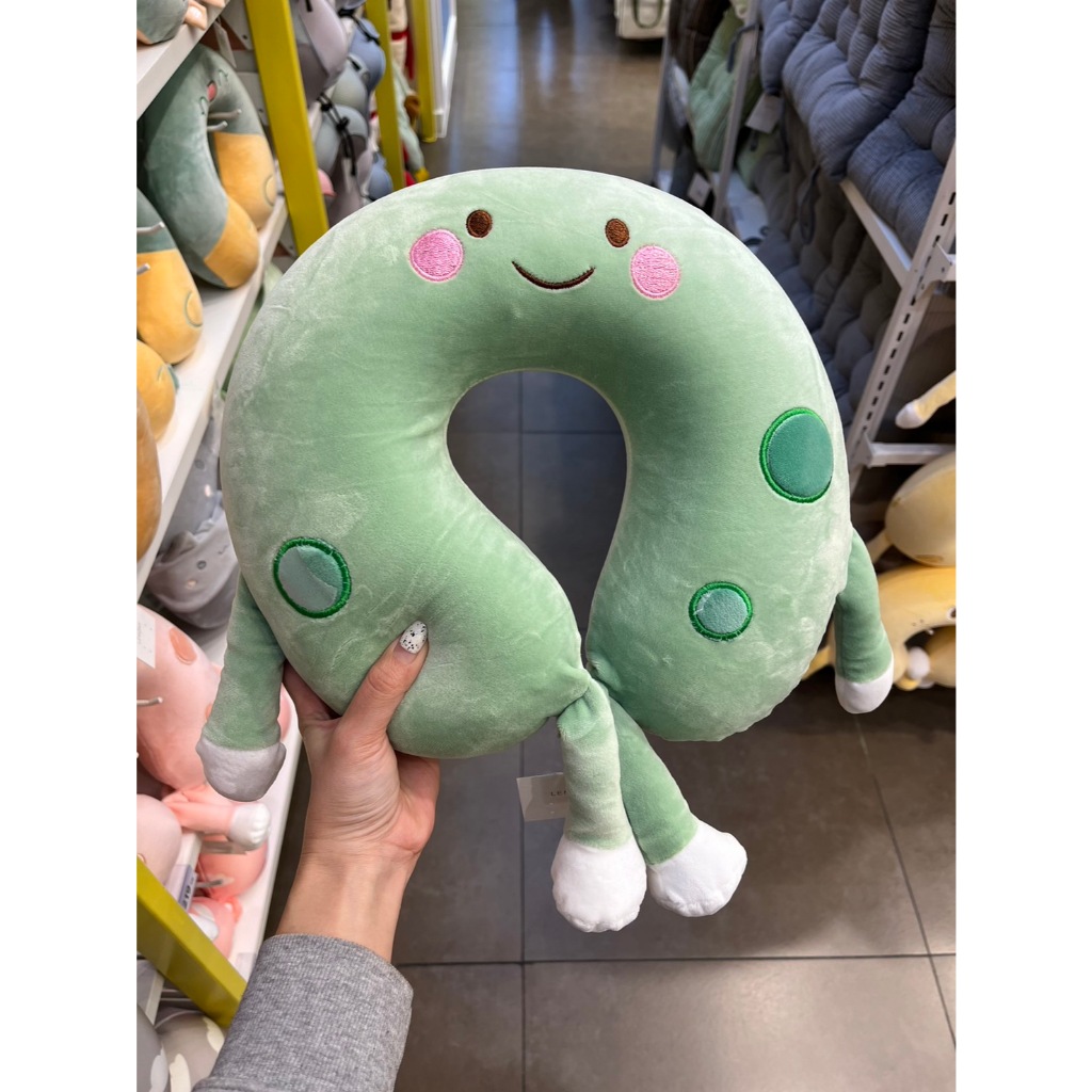 LEMONY Cute cartoon face U-shaped pillow (Green) หมอนรองคอรูปตัวยู ลายการ์ตูนสุดคิวท์ สีเขียว ขนาด 270 กรัม