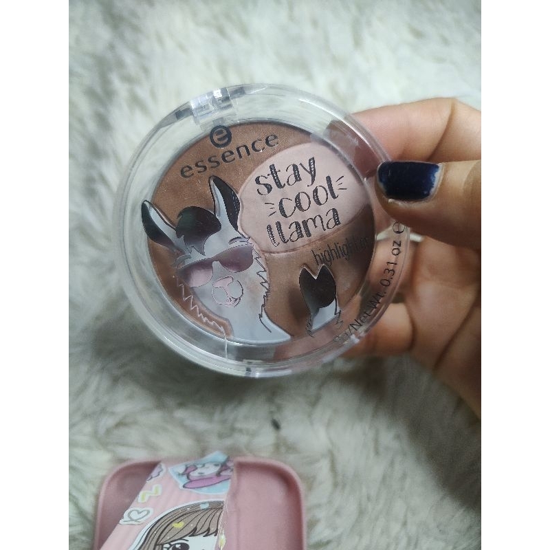 Essence Hilighter Lama สีโทนน้ำตาลนู๊ด 3 สี ในตลับเดียว เนื้อวิ้ง