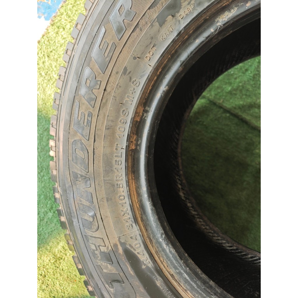 ยางเปอร์เซ็นต์ Thunderer  ขนาด 31x10.5 R15  ยางปี 10 มีแค่ 1 เส้นราคา  200 บาท