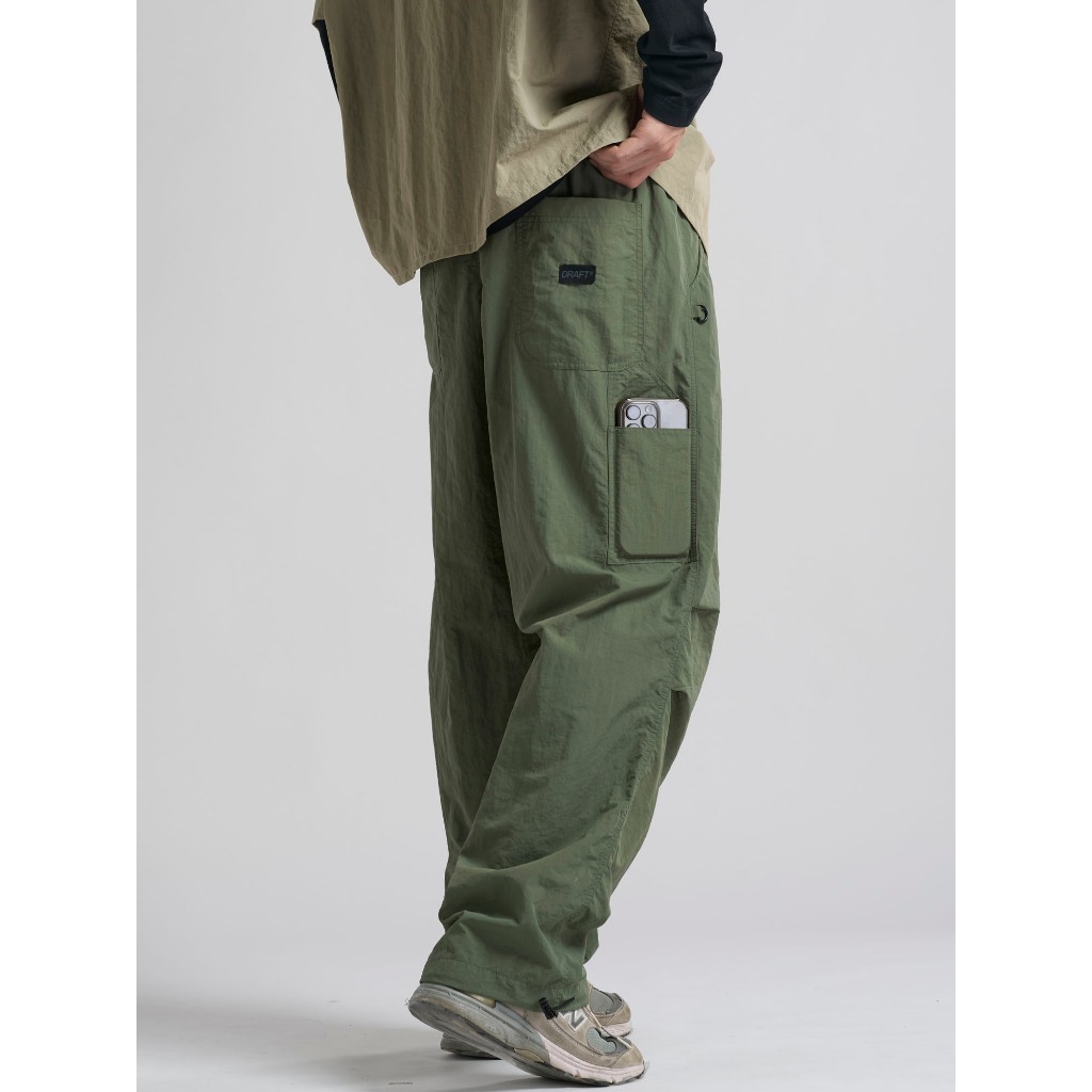 DRAFTCLOTH CARPENTER PANTS กางเกงทรงช่างไม้ ผลิตจาก NYLON RIPSTOP  สีเขียว