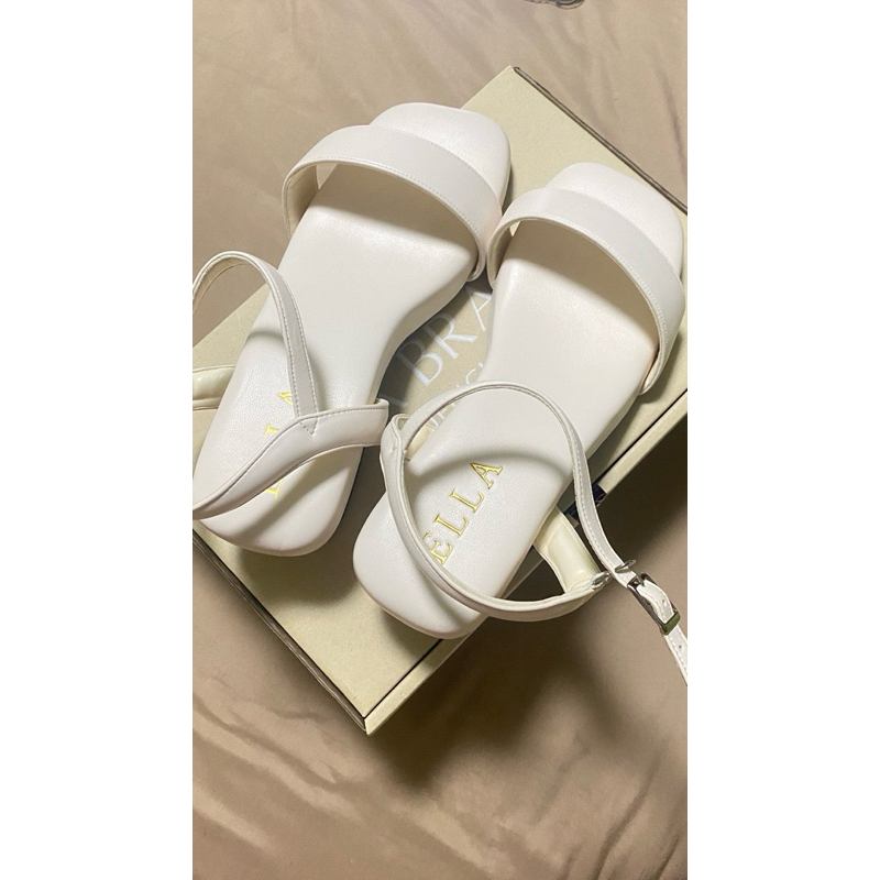 รองเท้ามือสอง ELLA Brand สีออฟไวท์ ไซส์ 40