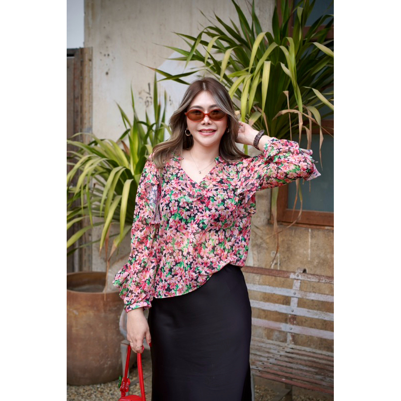 เสื้อผ้าซีฟองลายดอก Sukura Blossom Top