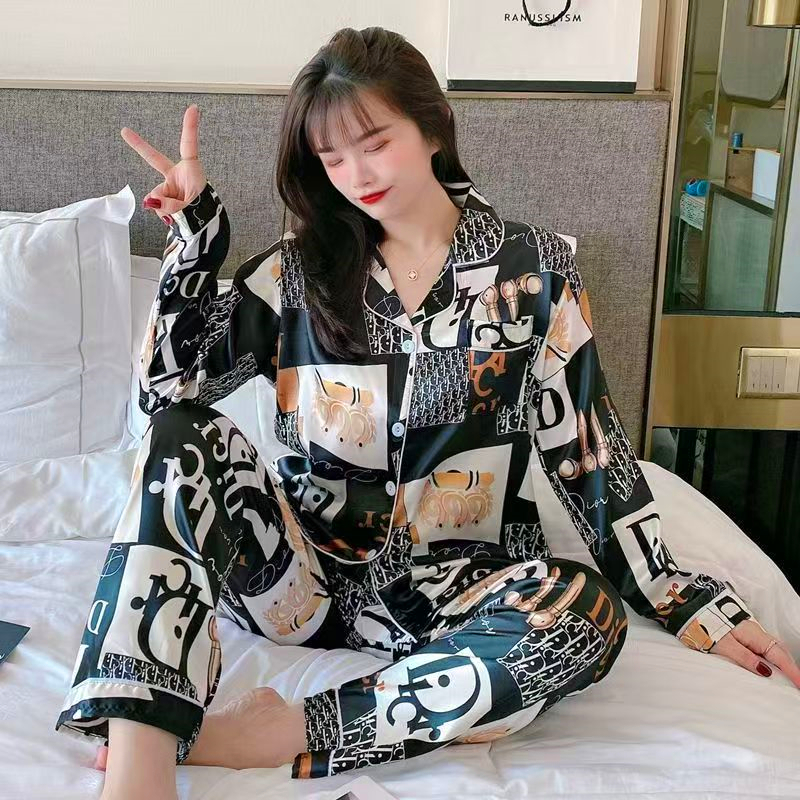 ชุดนอนผ้าซาติน ผู้ใหญ่ คอปก สุดหรู เซ็ทเสื้อเเขนยาวกางเกงขายาว สวมใส่สบาย ผ้าเย็น ผ้านิ่มไม่เเข็ง 1090