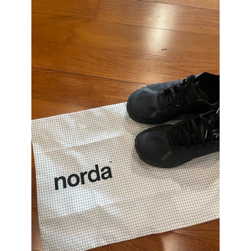 รองเท้า Norda 001 Stealth Black (มือสอง)